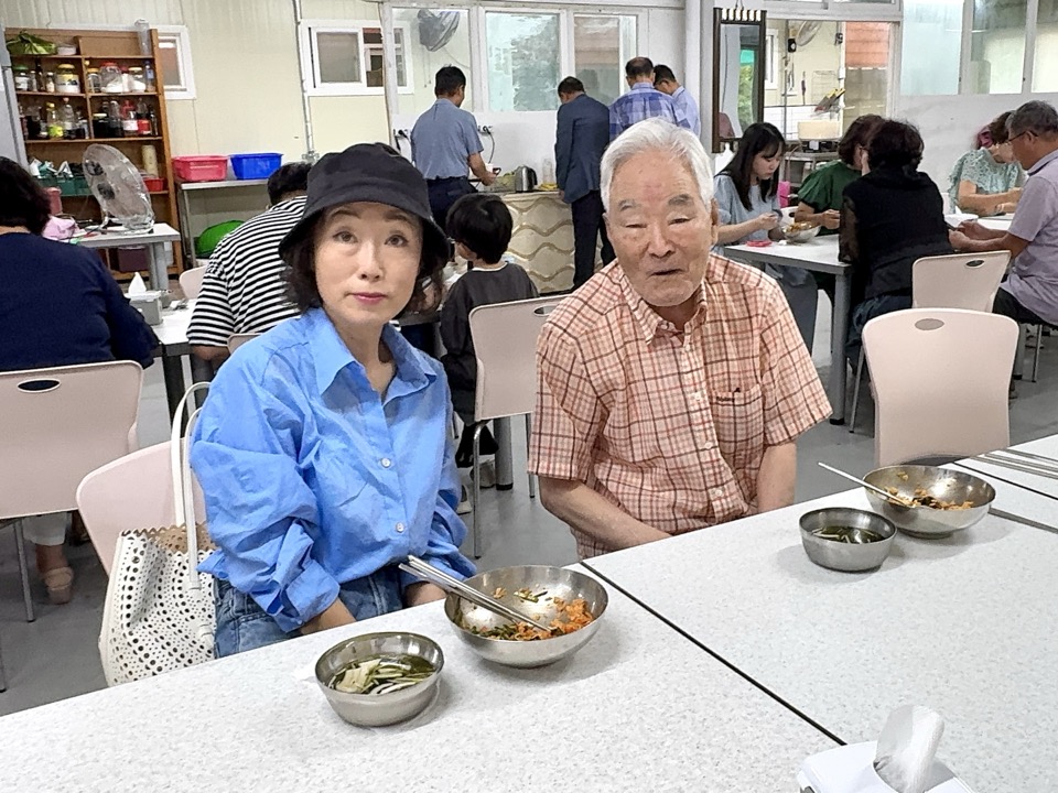 90세의 이광현 집사님과 미국에 사는 따님 교회 예배 출석